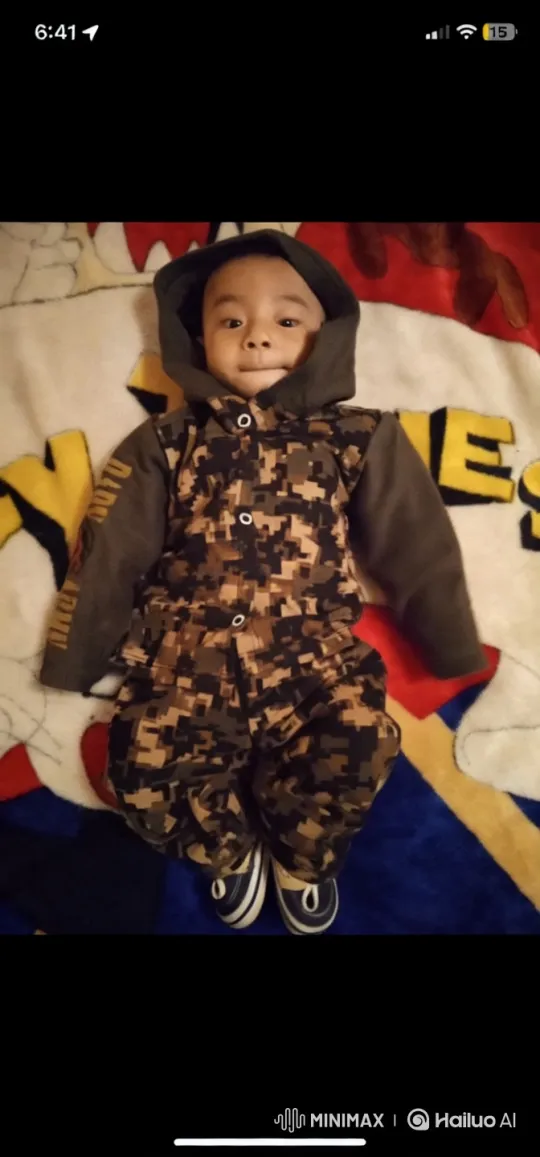 Child in Camouflage Outfit Performs Kung Fu on Colorful Blanket – AI Generated Video | Hailuo AI