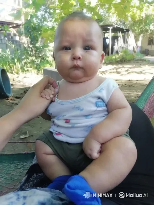 Baby Dances Joyfully to 'Báilalo Roki' in Nature – AI Generated Video | Hailuo AI