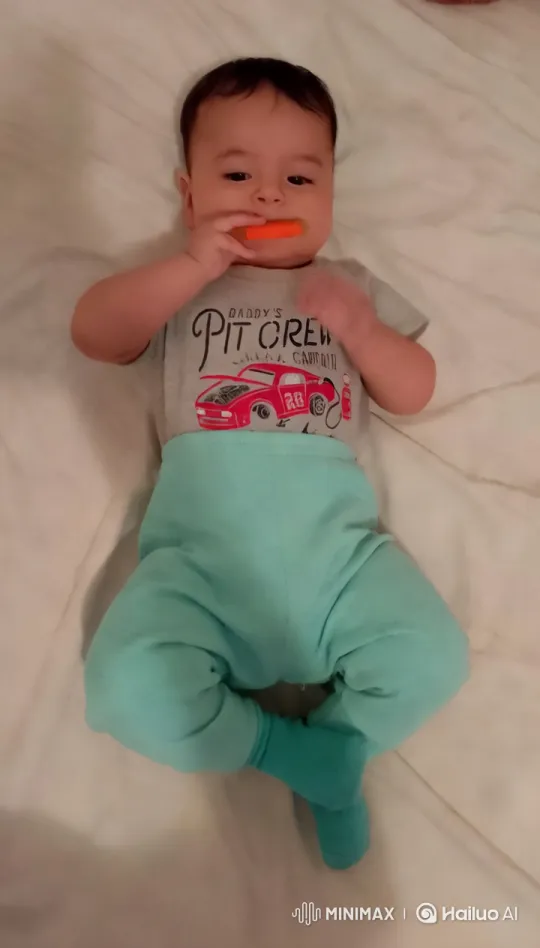 Baby's Joyful Dance on Soft Bed – AI Generated Video | Hailuo AI
