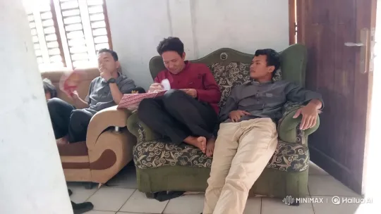 Men Practice Kungfu in a Living Room – AI Generated Video | Hailuo AI