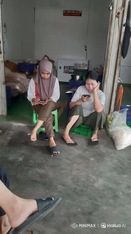 Verbal Dispute Escalates to Physical Fight in Small Room – AI Generated Video | Hailuo AI