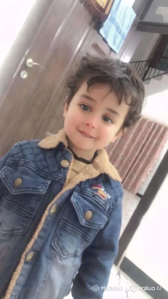 Child in Cozy Indoor Scene with Aesthetic Tracking Shot – AI Generated Video | Hailuo AI