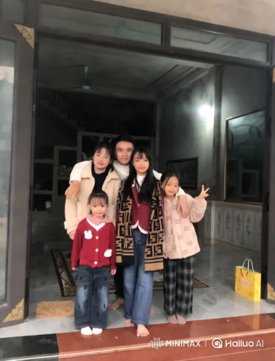 Family Portrait: Warmth and Closeness in Cozy Home Setting – AI Generated Video | Hailuo AI