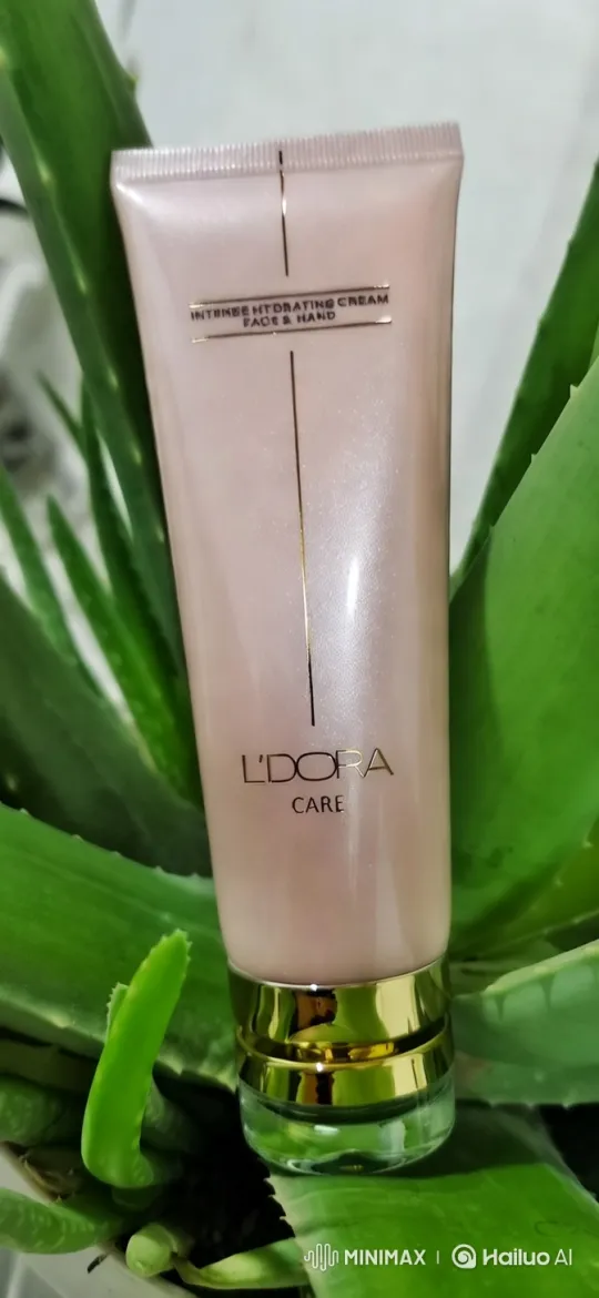 L'DORA Care Hydrating Cream Promotion with Aloe Leaves – AI Generated Video | Hailuo AI