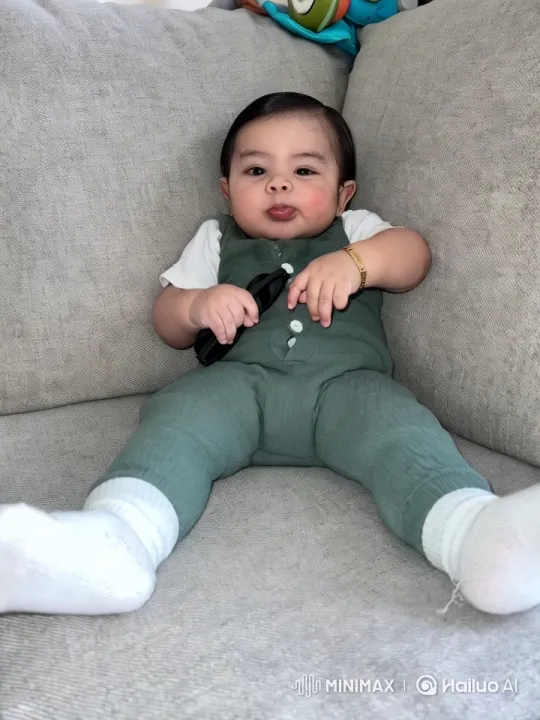 Baby Dancing Enthusiastically on Grey Couch – AI Generated Video | Hailuo AI