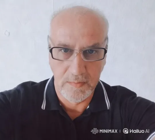 Aesthetic Portrait of an Elderly Person with Dynamic Camera Work – AI Generated Video | Hailuo AI