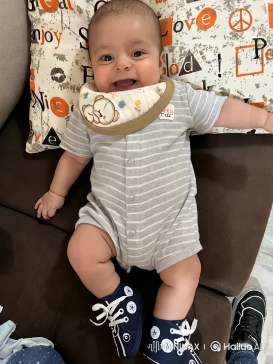Baby's Joyful Kung Fu Dance on the Couch – AI Generated Video | Hailuo AI