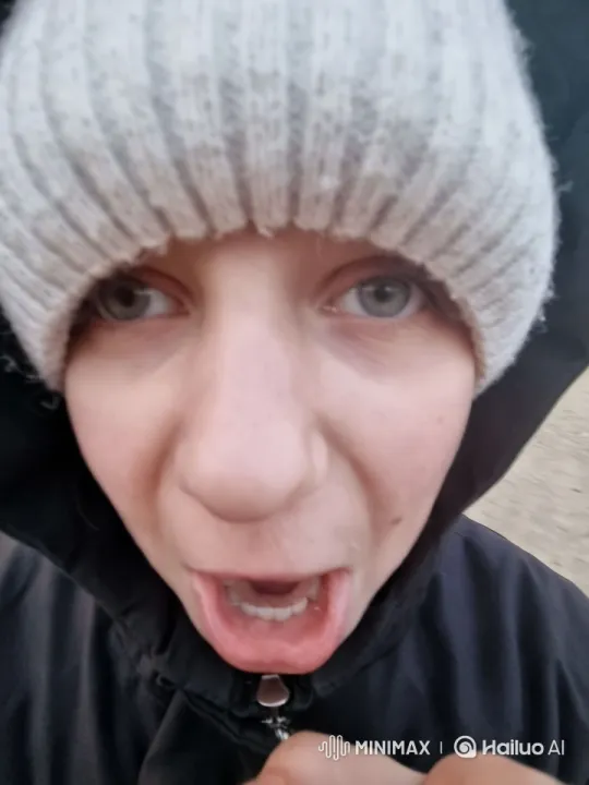 Playful Person in Outdoor Setting with High-Quality Aesthetic – AI Generated Video | Hailuo AI