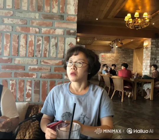 Woman's Joyful Dance Surprises Café Patrons – AI Generated Video | Hailuo AI