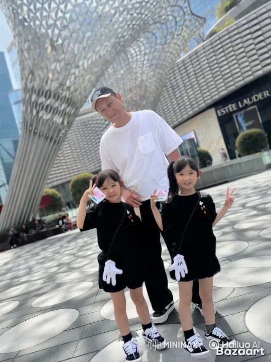 Fashionable Girls and Modern Plaza Scene – AI Generated Video | Hailuo AI