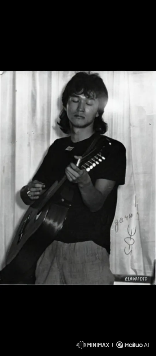 Passionate Guitarist in Intimate Black-and-White Scene – AI Generated Video | Hailuo AI