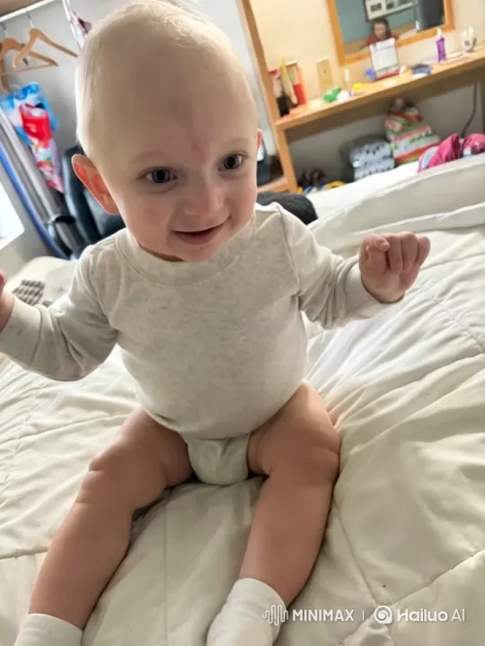 Baby Dancing Joyfully in Cozy Bedroom – AI Generated Video | Hailuo AI