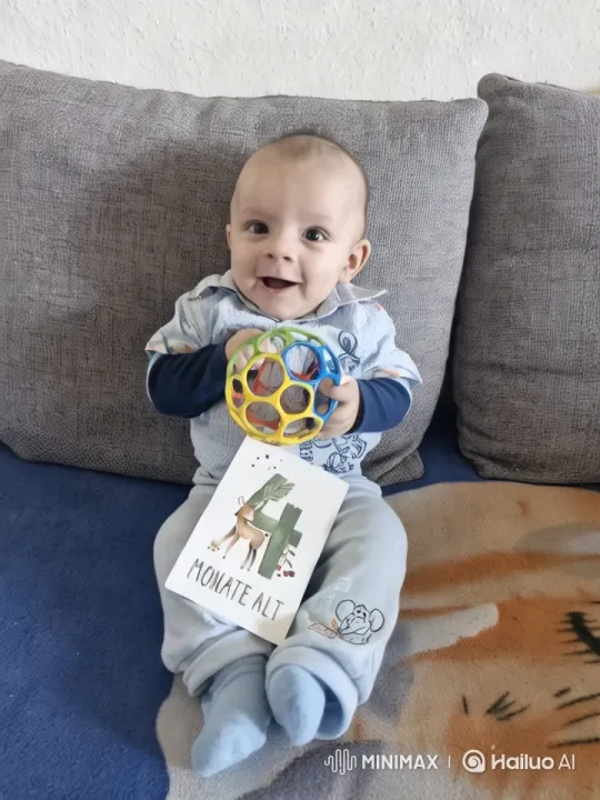 Baby's Playful Dance and First Steps – AI Generated Video | Hailuo AI