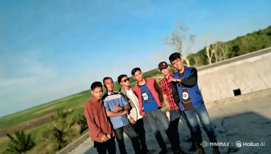 Young Men Practicing Kung Fu on Rooftop with Dramatic Cinematography – AI Generated Video | Hailuo AI