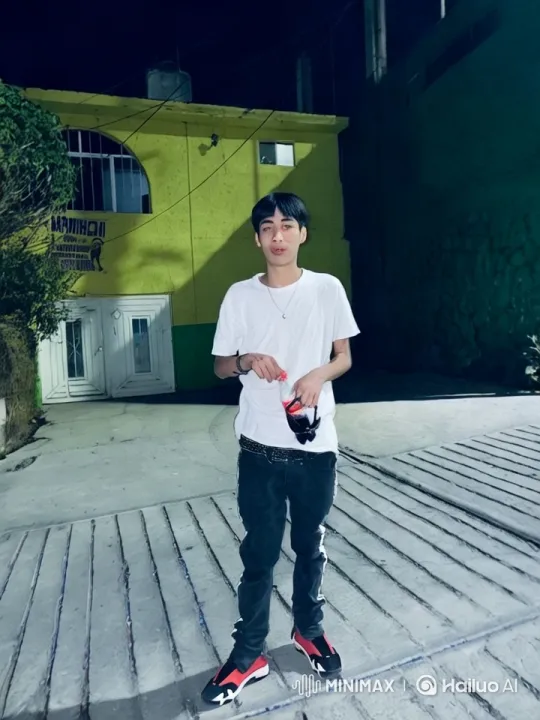 Young Man Showcases Kung Fu Skills in Nighttime Dance Performance – AI Generated Video | Hailuo AI