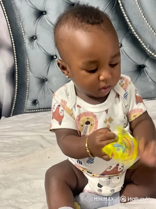 Joyful Baby Dancing on Luxurious Bed with Warm Lighting – AI Generated Video | Hailuo AI