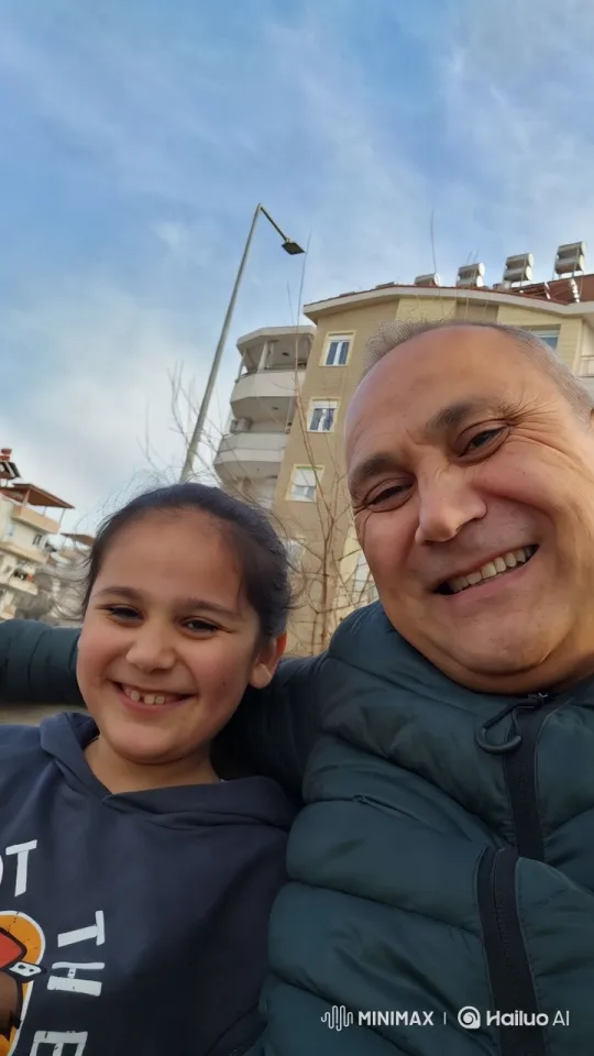 Father and Daughter Embrace in Joyful Outdoor Hug – AI Generated Video | Hailuo AI