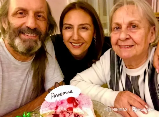 Intimate Celebration with 'Annemize' Cake and Close-Knit Group – AI Generated Video | Hailuo AI