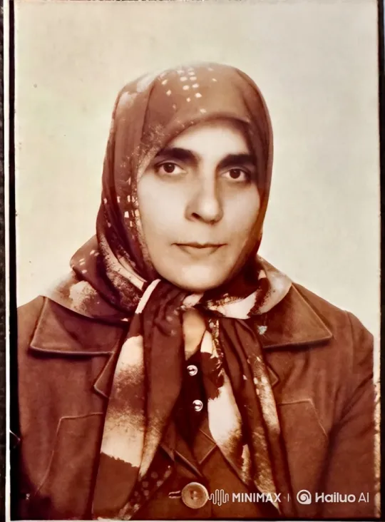 Close-up Study of Headscarf and Coat with Gentle Movements – AI Generated Video | Hailuo AI