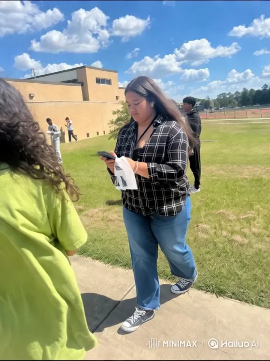 Young Woman's Romantic Encounter on a Sunny Campus – AI Generated Video | Hailuo AI