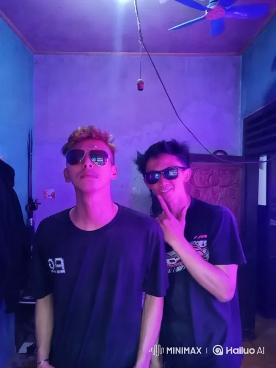 Two Individuals Prepare for a Fight in a Purple-Lit Room – AI Generated Video | Hailuo AI