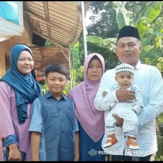 Family Demonstrates United Kungfu Skills in Garden – AI Generated Video | Hailuo AI
