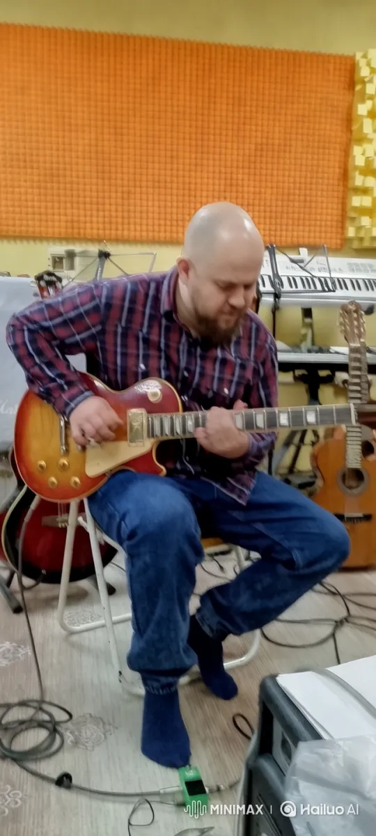 Musician in Studio: Melodic Performance with Dynamic Camera Work – AI Generated Video | Hailuo AI