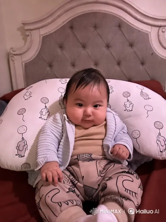 Baby's Playful Dance in Whimsical Bedroom Setting – AI Generated Video | Hailuo AI