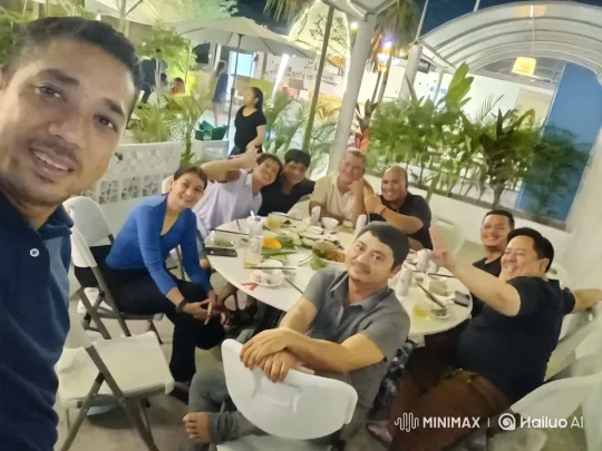 Outdoor Gathering: Vibrant Celebration Atmosphere – AI Generated Video | Hailuo AI
