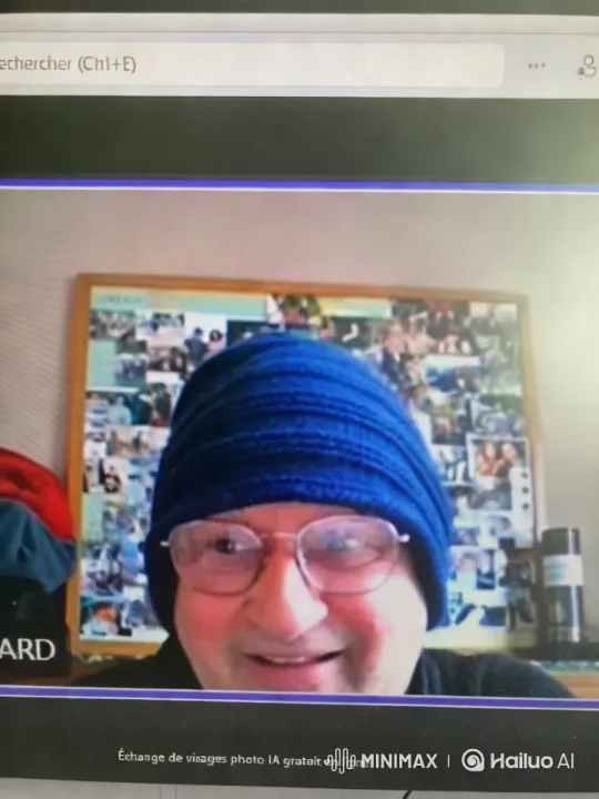 Warm Smile and Cherished Memories Display – AI Generated Video | Hailuo AI