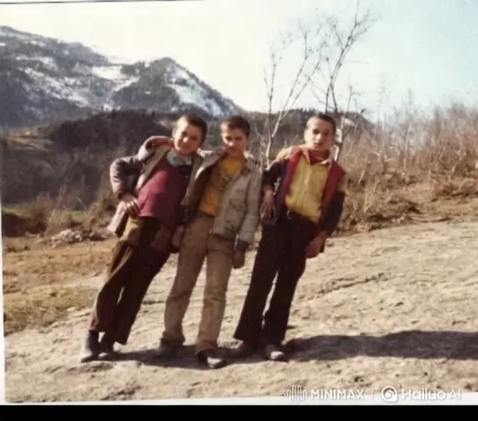 Three Friends Embrace Camaraderie Amidst Mountainous Serenity – AI Generated Video | Hailuo AI