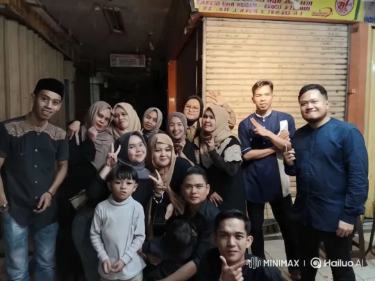 Group Celebrates with Traditional Dangdut Dance in Corridor – AI Generated Video | Hailuo AI