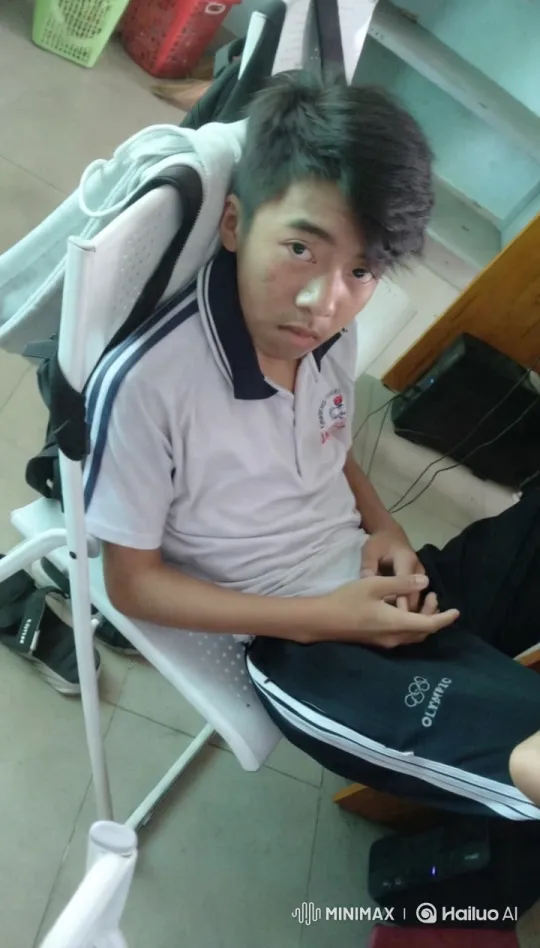 Young Boy Performs Impressive Kungfu Moves in Classroom – AI Generated Video | Hailuo AI