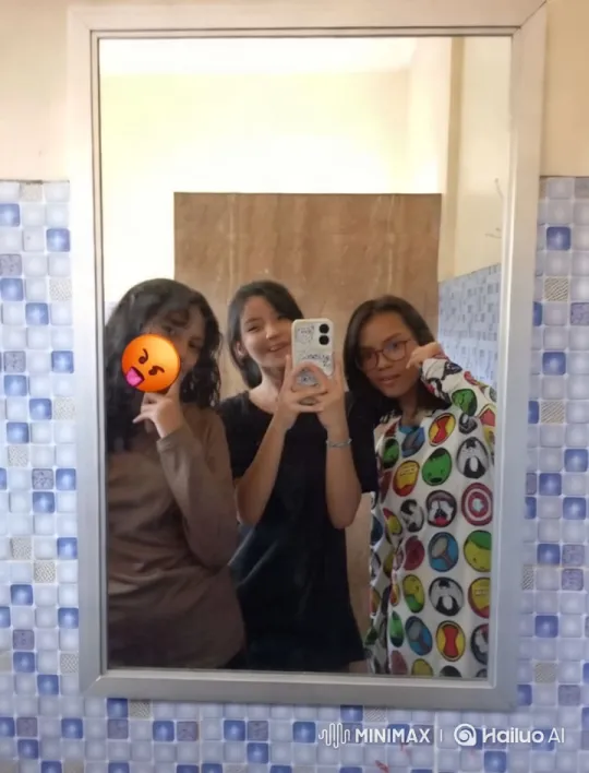 Three Friends Dancing and Hugging in a Mirror Selfie – AI Generated Video | Hailuo AI