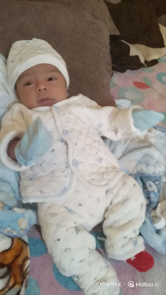 Baby's Playful Kung Fu Dance in Cozy Outfit – AI Generated Video | Hailuo AI