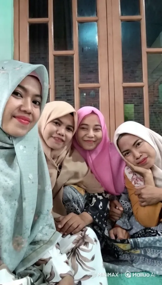 Colorful Hijabs: Intimate Conversation Among Women – AI Generated Video | Hailuo AI