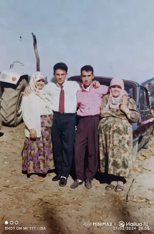 Rustic Embrace: Aesthetic Portrait of Family Love – AI Generated Video | Hailuo AI