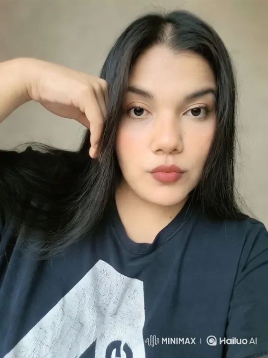 Woman's Portrait with Focused Tracking Shot – AI Generated Video | Hailuo AI
