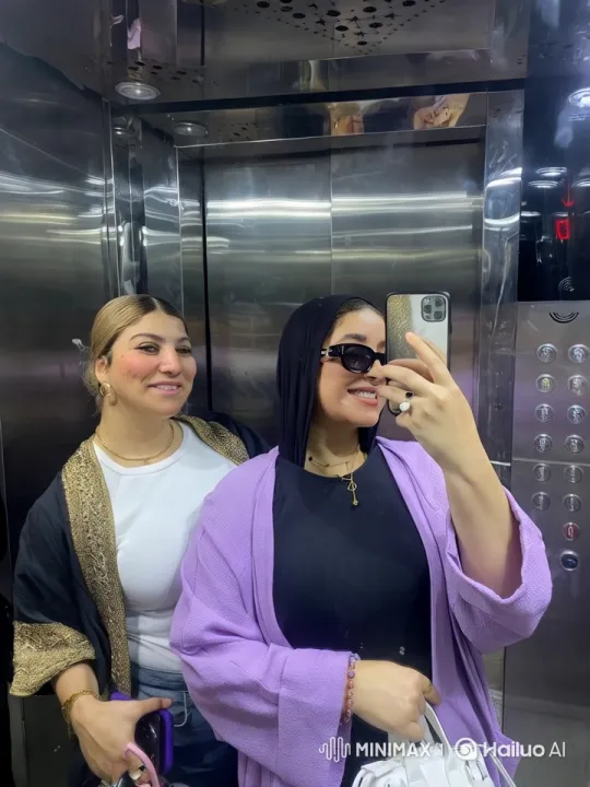 Elevator Confrontation: Two Women's Intense Argument – AI Generated Video | Hailuo AI