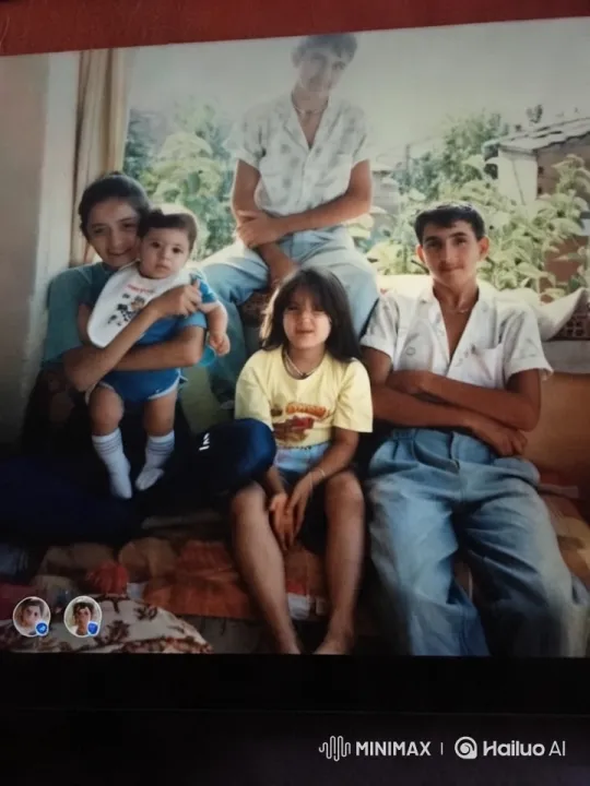 Family Gathering in Cozy Room with Garden View – AI Generated Video | Hailuo AI