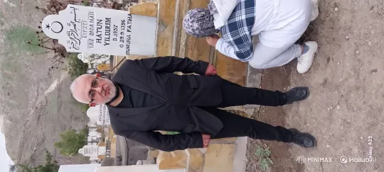 Cemetery Reflection: Honoring the Departed in Serenity – AI Generated Video | Hailuo AI