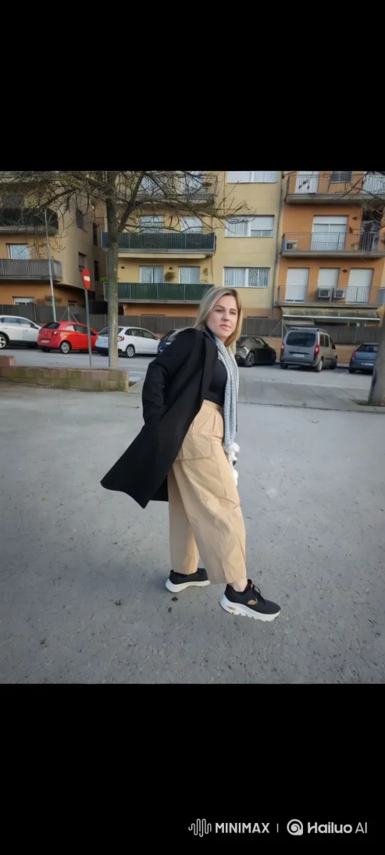 Urban Salsa Dance: Graceful Moves in City Setting – AI Generated Video | Hailuo AI