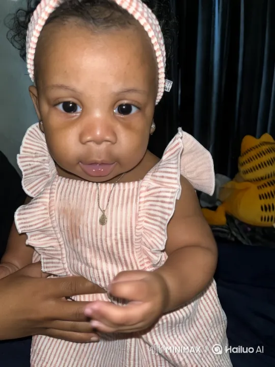 Dynamic Camera Movement Focuses on Baby – AI Generated Video | Hailuo AI