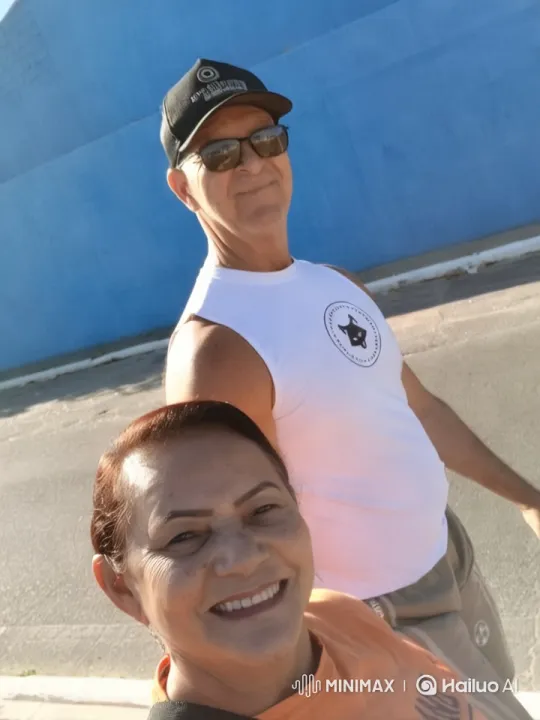Cheerful Couple Walking with Joyful Expressions – AI Generated Video | Hailuo AI