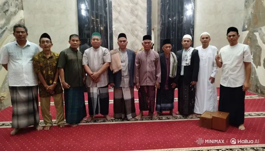 Cultural Harmony in Traditional Attire at Mosque – AI Generated Video | Hailuo AI
