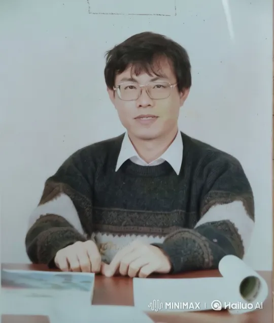 Live2D Animated Host with Gentle Smile and Blinking – AI Generated Video | Hailuo AI