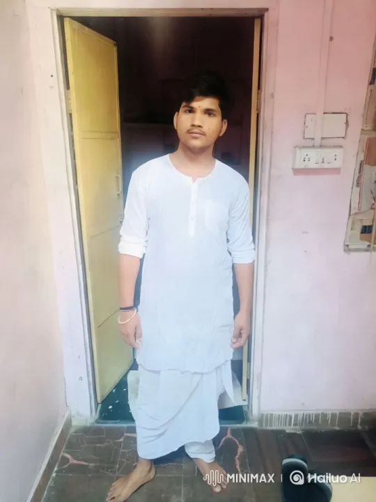 Traditional Attire and Room Setting in Dynamic Video – AI Generated Video | Hailuo AI