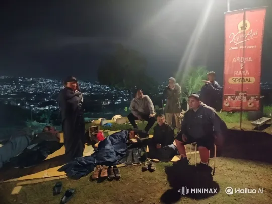 Nighttime Kung Fu Display in Cityscape – AI Generated Video | Hailuo AI