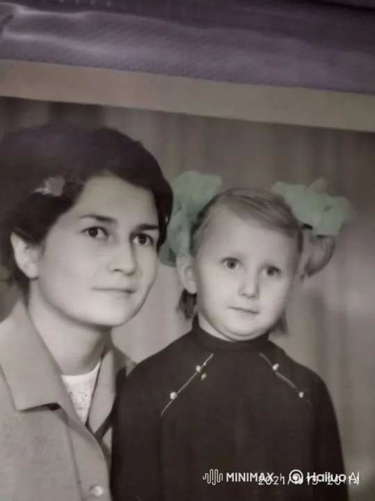 Mother-Daughter Bond Captured in Intimate Moment – AI Generated Video | Hailuo AI