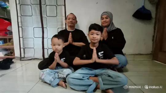 Family Unity and Intimacy Captured in Video – AI Generated Video | Hailuo AI